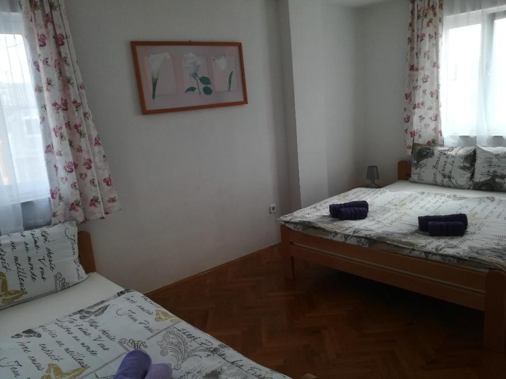 Apartments&Rooms Sara- Petrčane Buitenkant foto